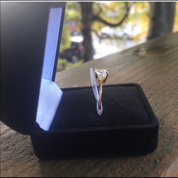 WHITE TOPAZ RING - Picture 4 of 8